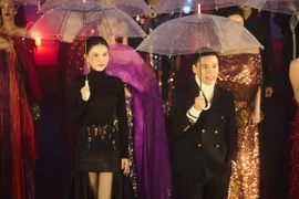 Á hậu Linh Đan tỏa sáng khi trình diễn BST “Chốn ấy” của Adrian Anh Tuấn 