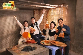 Ngô Lan Hương, Thu Hà Ceri và Long Vũ giao lưu với người dân Hải Dương