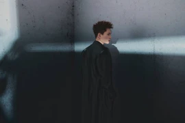 B Ray trở lại đường đua âm nhạc với album “Cho Bảo” 