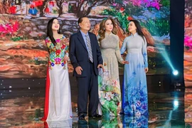 Ba chị em Cẩm Ly, Minh Tuyết và Hà Phương tiết lộ chuyện tình của bố mẹ