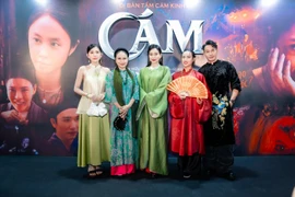 Thảm đỏ phim kinh dị cổ trang “Cám” rộn ràng cổ phục Việt 