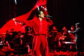 Hà Anh Tuấn tái xuất Đà Lạt với phiên bản đặc biệt của “Sketch A Rose”