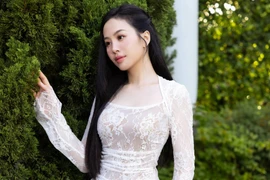 Học trò Mạnh Quỳnh ra mắt album vol.8 “Thương hoài ngàn năm”