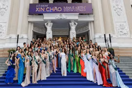 Thí sinh Miss Earth 2023 tìm hiểu về nghệ thuật và văn hóa Việt Nam qua "À Ố show" 