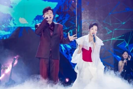 Ra mắt với vai trò ca sĩ, Dược sĩ Tiến bất ngờ song ca cùng diva Mỹ Linh