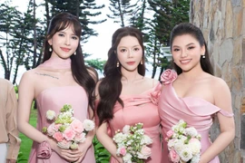 Lý Nhã Kỳ làm dâu phụ trong đám cưới Hồ Quỳnh Hương