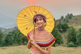 Hoa hậu H’Hen Niê hoà cùng không khí kỷ niệm 70 năm chiến thắng Điện Biên Phủ