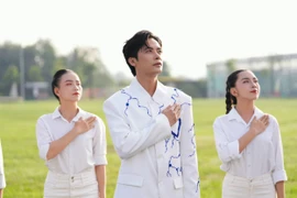 MV “Rực sáng sức trẻ Việt Nam” – Viên gạch đầu tiên trong hành trình nghệ thuật mới của ca sĩ Minh Sang