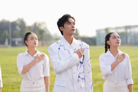MV “Rực sáng sức trẻ Việt Nam” – Viên gạch đầu tiên trong hành trình nghệ thuật mới của ca sĩ Minh Sang