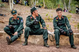 Tiến Luật: Nghệ sĩ lớn tuổi nhất “Chiến sĩ quả cảm” nhưng bền bỉ nhất!