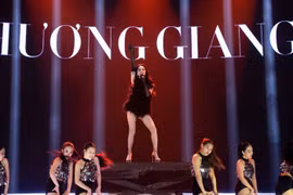 Hoa hậu Hương Giang chính thức quay trở lại âm nhạc với MV "Hot hòn họt"