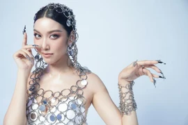 Á hậu Thuý Vân tuyên bố làm ca sĩ, ra mắt MV "Trái tim yêu thương"