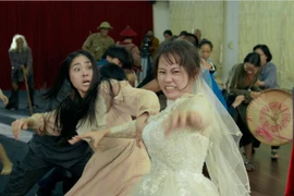 Diệp Bảo Ngọc “giành giật” với các hồn ma khác để Tuấn Trần trúng số 