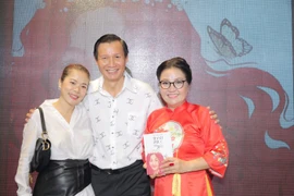 Nghệ sĩ Việt chúc mừng đạo diễn Vũ Thành Vinh ra mắt sách "Hạnh phúc từng giây"