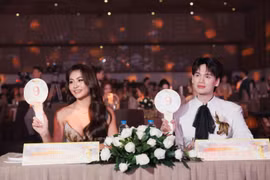 Hoa hậu Xuân Hạnh hội ngộ ca sĩ Nguyễn Trần Trung Quân trên ghế nóng