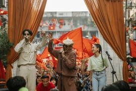 Đen cùng nhạc sĩ Trần Tiến tái hiện những lần “đi bão" mừng bóng đá Việt chiến thắng