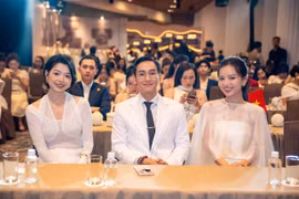 Hứa Vĩ Văn hội ngộ Lê Hạ Anh sau “cơn sốt” của “Mưa đỏ”