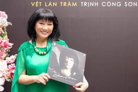 Ca sĩ Cẩm Vân ra mắt đĩa than cùng âm nhạc Trịnh Công Sơn 
