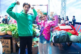 Hoàng Thuỳ Linh rủ Đen Vâu cùng “Gieo quẻ” đầu năm