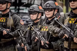 Binz ngại ngùng khi Tiến Luật lỡ miệng tiết lộ chuyện sắp lấy vợ