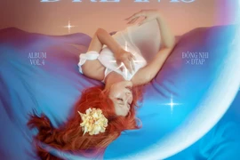 Đông Nhi hé lộ poster đảo ngược cho album vol.4 “Theater of dreams” 