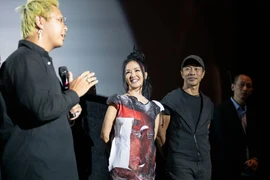 Diva Hồng Nhung trở lại mạnh mẽ với “Tự hỏi”