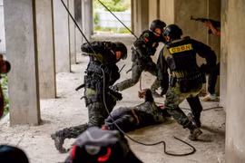 Dàn “Chiến sĩ quả cảm” với những khoảnh khắc “tuyệt đối điện ảnh”