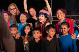 Không chỉ viết nhạc sôi động, Trang Pháp lay động khán giả với "Mãi là người Việt Nam"