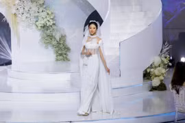 Hoa hậu Lan Anh lần đầu chinh phục sàn diễn thời trang sau đăng quang