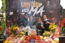 Danh hài Hoài Linh tái xuất với phim điện ảnh “Làm giàu với ma”