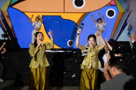 Phương Mỹ Chi bất ngờ song ca với “nhỏ Hạnh” của “Kính vạn hoa”