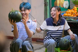 Khi các "anh trai" đi “đu đêm” cùng hoa hậu Thuỳ Tiên