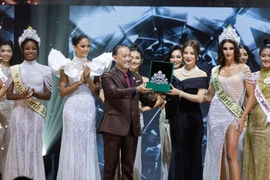 Cận cảnh vương miện "Đoá hoa nắng mai" của Hoa hậu các Dân tộc Việt Nam