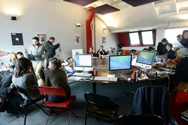 Số mới, tạp chí Charlie Hebdo được phát hành vào 25/2