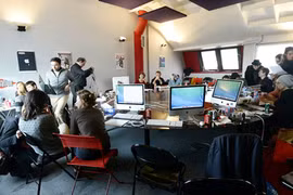 Số mới, tạp chí Charlie Hebdo được phát hành vào 25/2