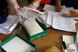 Bắt đôi nam nữ buôn bán 1kg ma túy đá