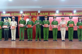 Bế giảng lớp đào tạo đại học CSND khóa 9, hệ vừa làm vừa học