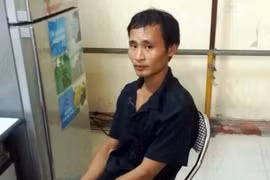 Bắt "yêu râu xanh" ôm súng kíp cố thủ trong rừng