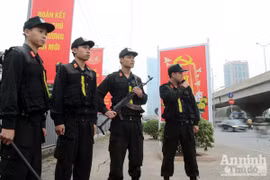 Cảnh sát Cơ động đặc nhiệm sẵn sàng bảo vệ Đại hội Đảng toàn quốc lần thứ XII