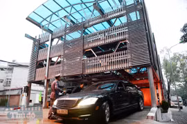 Cận cảnh điểm đỗ xe bằng giàn thép hiện đại bậc nhất Thủ đô
