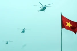 Trực thăng và dàn xe khủng tham gia bảo vệ Đại hội Đảng XII