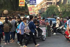 Hà Nội: Cảnh giác khi ăn thịt nướng siêu rẻ