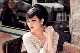 Lý Nhã Kỳ tổ chức triển lãm kim cương 