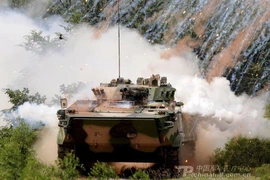 [Info] Xe bọc thép hạng nhẹ Trung Quốc: Hoả lực tốt nhưng vẫn dễ bị tổn thương 