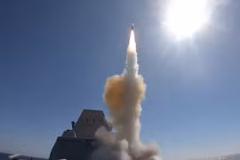 [ẢNH] Chiến hạm siêu dị của Mỹ lần đầu phóng thành công tên lửa ‘sát thủ’