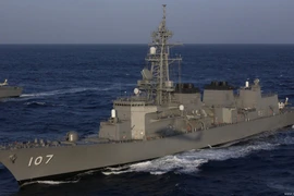 [ẢNH] Sức mạnh tàu khu trục Nhật Bản đang tập trận trên biển Đông