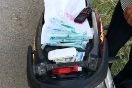 Những chiếc xe máy "cuộn" đầy ngoại tệ và ma túy 