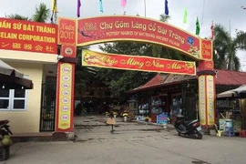 Chợ gốm Bát Tràng mở cửa kinh doanh trở lại