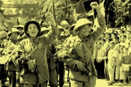 Chùm ảnh khó quên về Hà Nội mùa đông năm 1946 (3): Hà Nội hát khúc ca khải hoàn