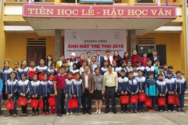 Chương trình "Ánh mắt trẻ thơ" khám, chăm sóc mắt miễn phí cho 700 học sinh tỉnh Phú Thọ